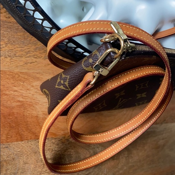 Louis Vuitton Monogram Pochette and Accessories - Picture 10 of 16